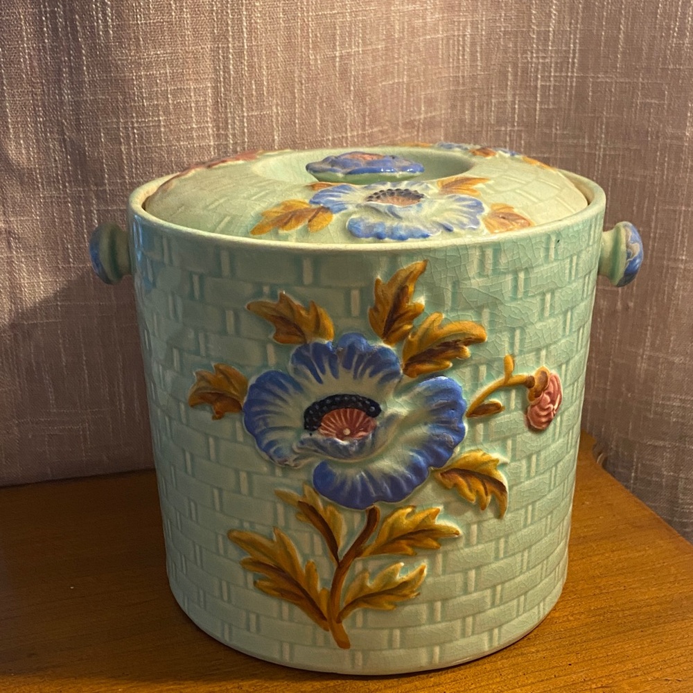 Vintage majolica Japan Ceramic Lidded cracker jar with Blue Floral Relief - Picture 2 of 8